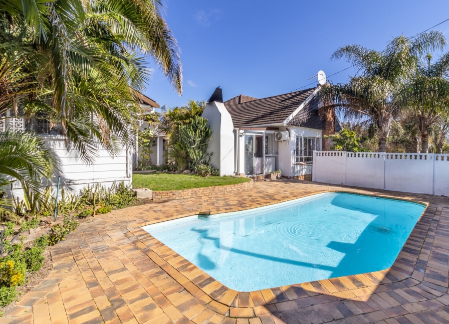 5 Bedroom Property for Sale in Uitsig Western Cape